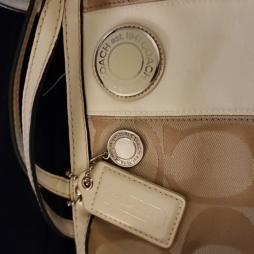 COACH Carryall Cream Kisslock - Picture 3 of 8
